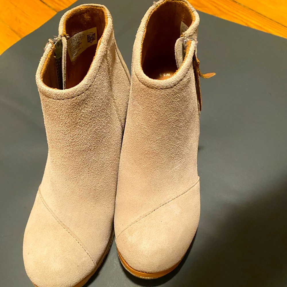 Toms wedge boots
